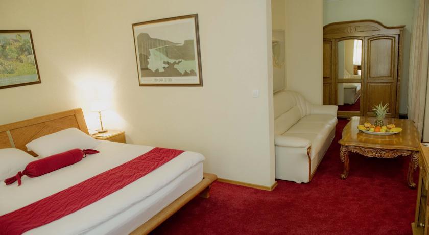 Hotel Victory Pristina Exteriör bild